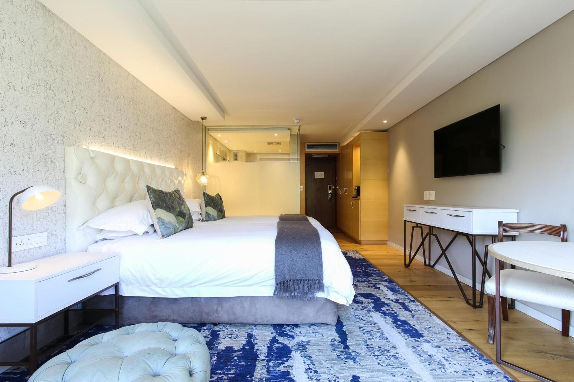 Vineyard Hotel 4*