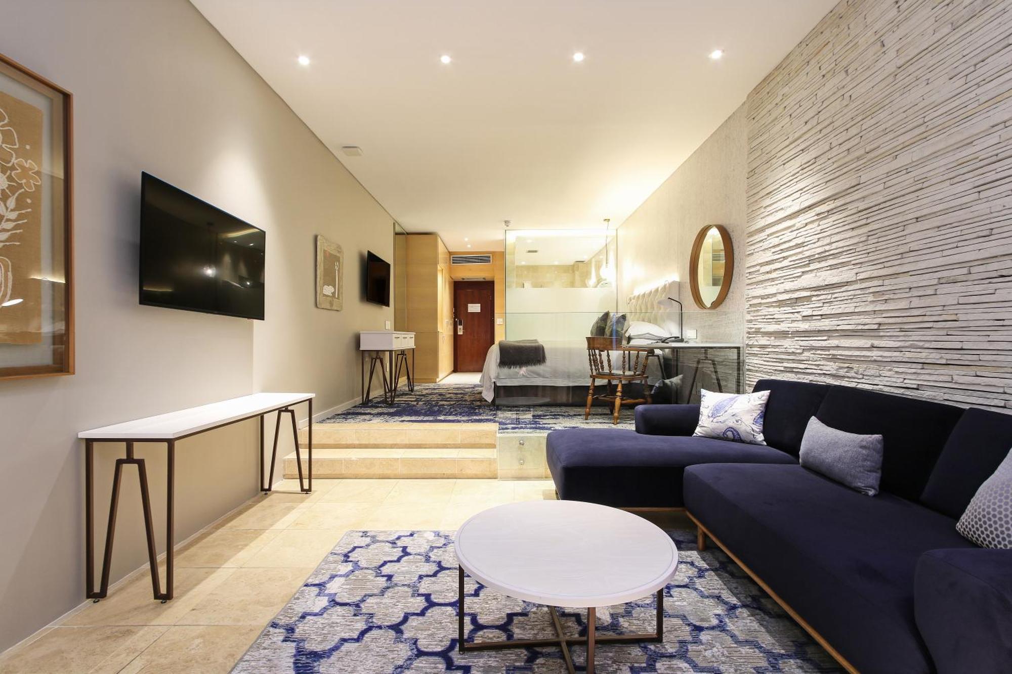 Vineyard Hotel 4*