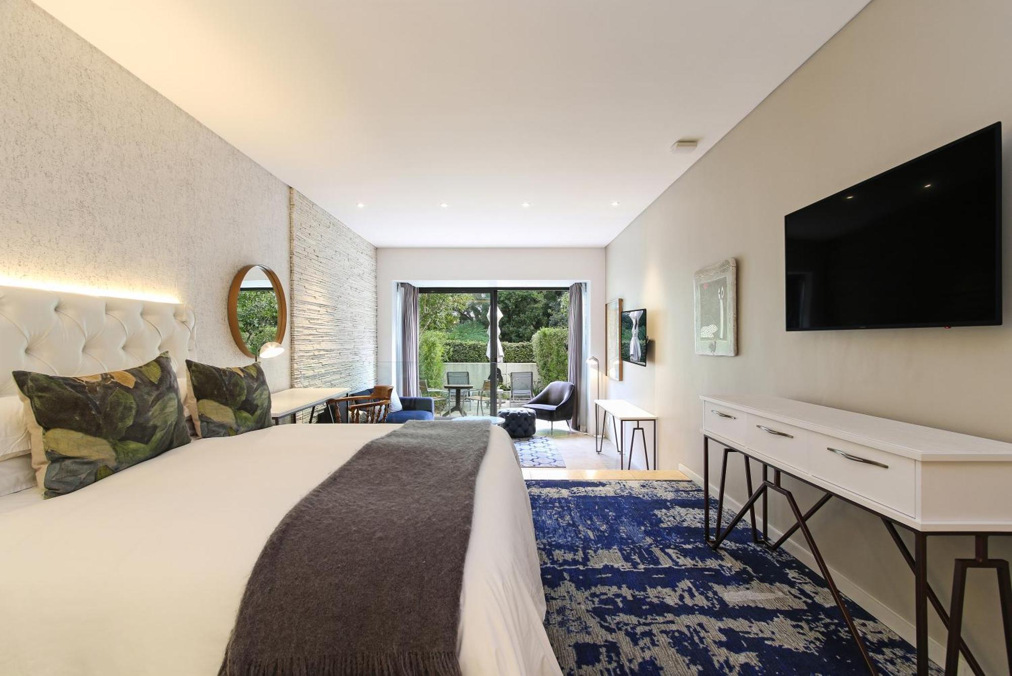 Vineyard Hotel 4*