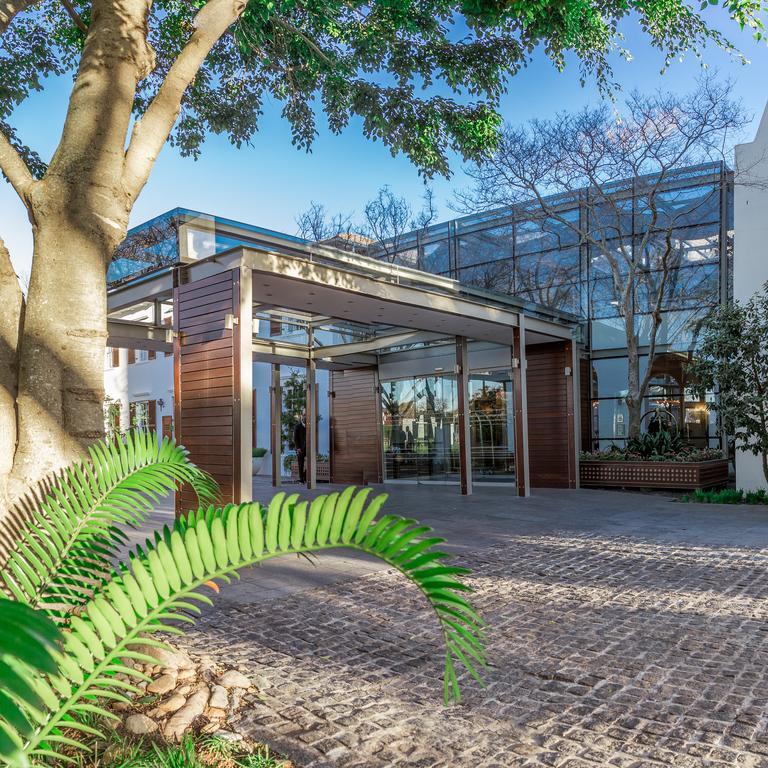 Vineyard Hotel 4*